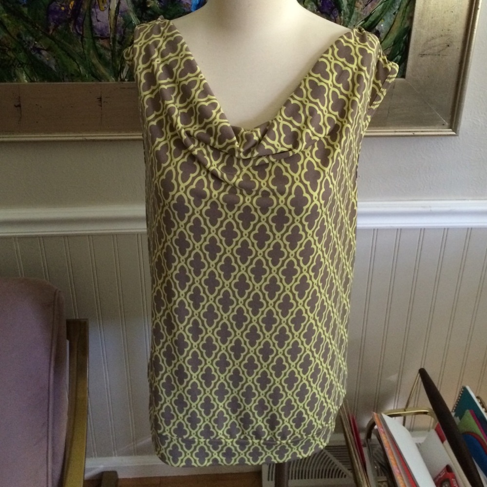 Banana Republic geometric mod print top